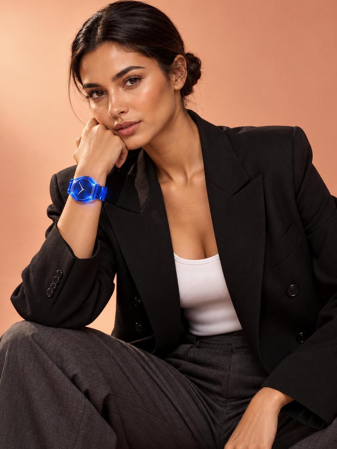The suit stays black so the blue can do the talking. · 图片 4