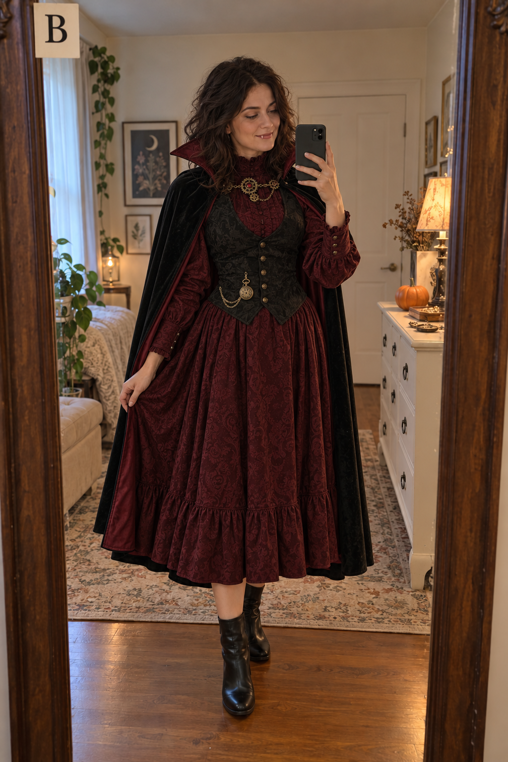 The mirror has three Halloween alibis. ยท ๅพ็ 2