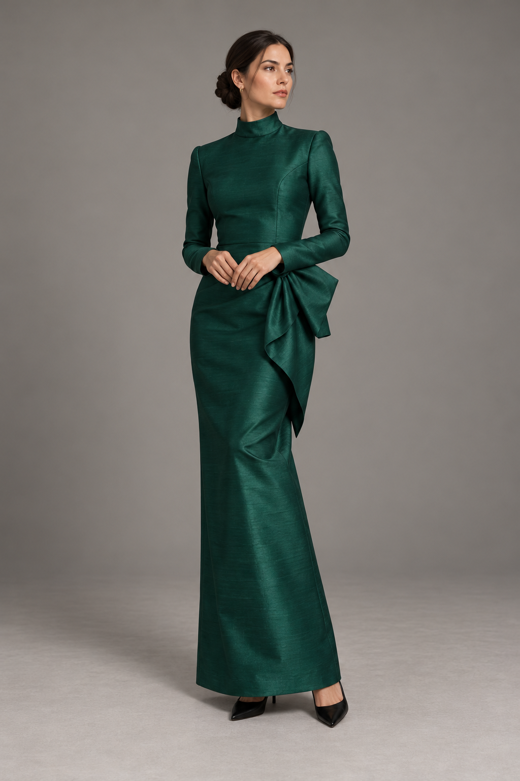 Anchor the lookbook in a six-view grid, then bring the emerald gown closer. · 图片 2
